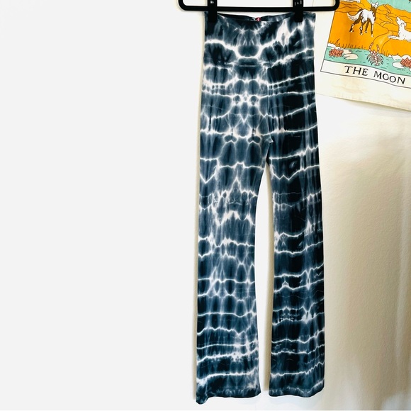 Hard Tail Monochrome Tie-Dye Flare Pants • Size: Small - Picture 5 of 5